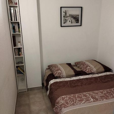 Sanary Sur Mer Appartement 30M2 T2 Avec Terrasse Piscine 10Min A Pied De La Plage Exteriör bild