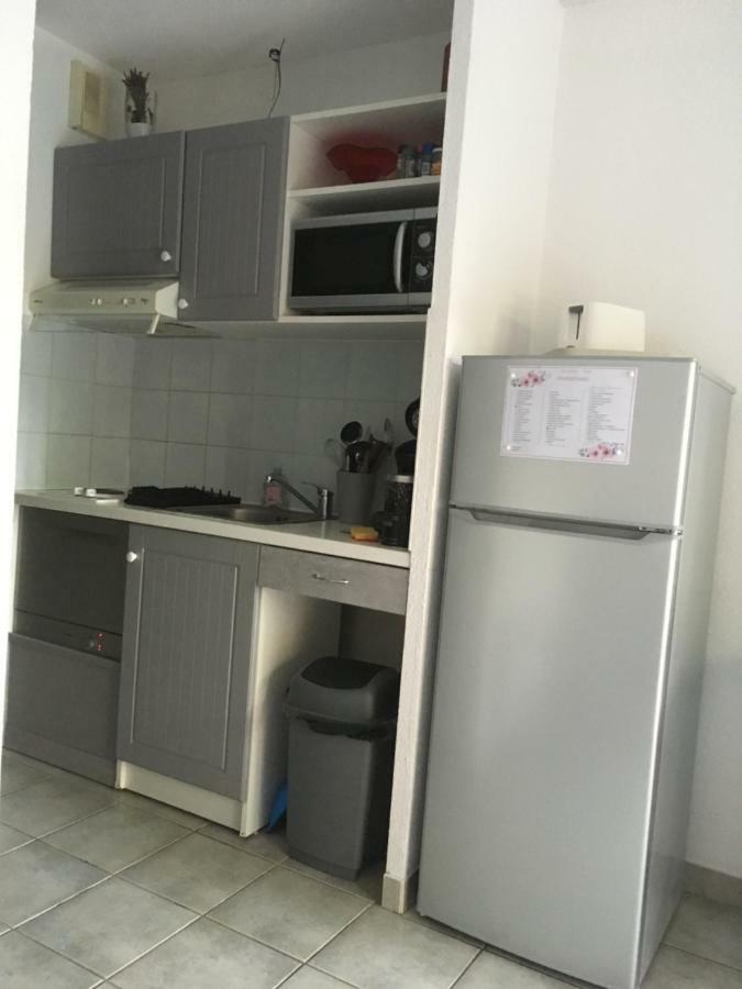 Sanary Sur Mer Appartement 30M2 T2 Avec Terrasse Piscine 10Min A Pied De La Plage Exteriör bild