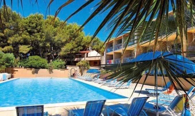 Sanary Sur Mer Appartement 30M2 T2 Avec Terrasse Piscine 10Min A Pied De La Plage Exteriör bild